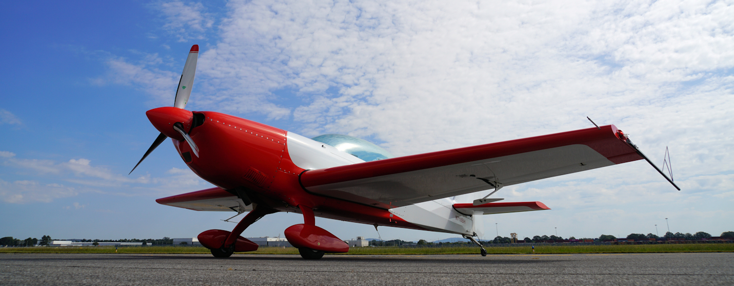 Extra 300L N718BH
